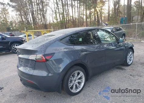 2023 Tesla Model Y Awd/Long Range Dual Motor All-Wheel Drive z USA, uszkodzony, nr VIN 7SAYGDEE5PA125274